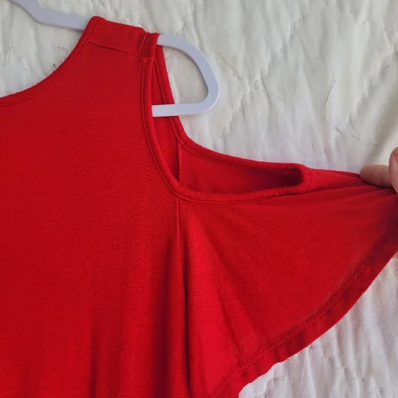 Love Nation Cold Shoulder Top in Red With Shark Bite Bottom. Size 1XL - Picture 3 of 5